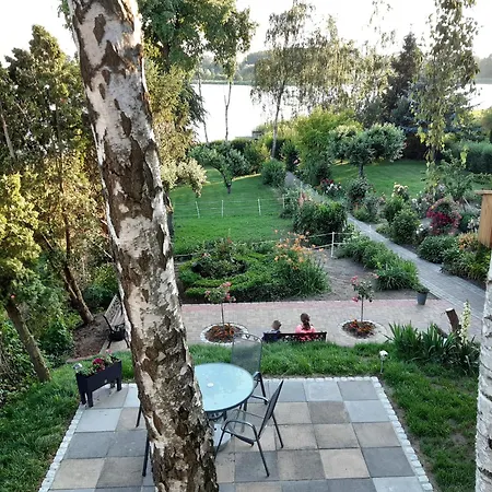 Am Schlosssee. * Penkun